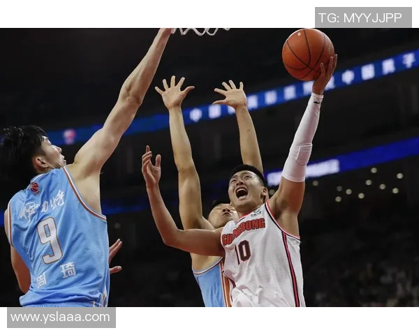 易建联在CBA比赛中打破个人得分纪录，狂砍60分带领广东击败对手